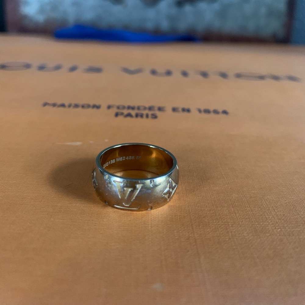 Louis Vuitton ring AUTHENTIC